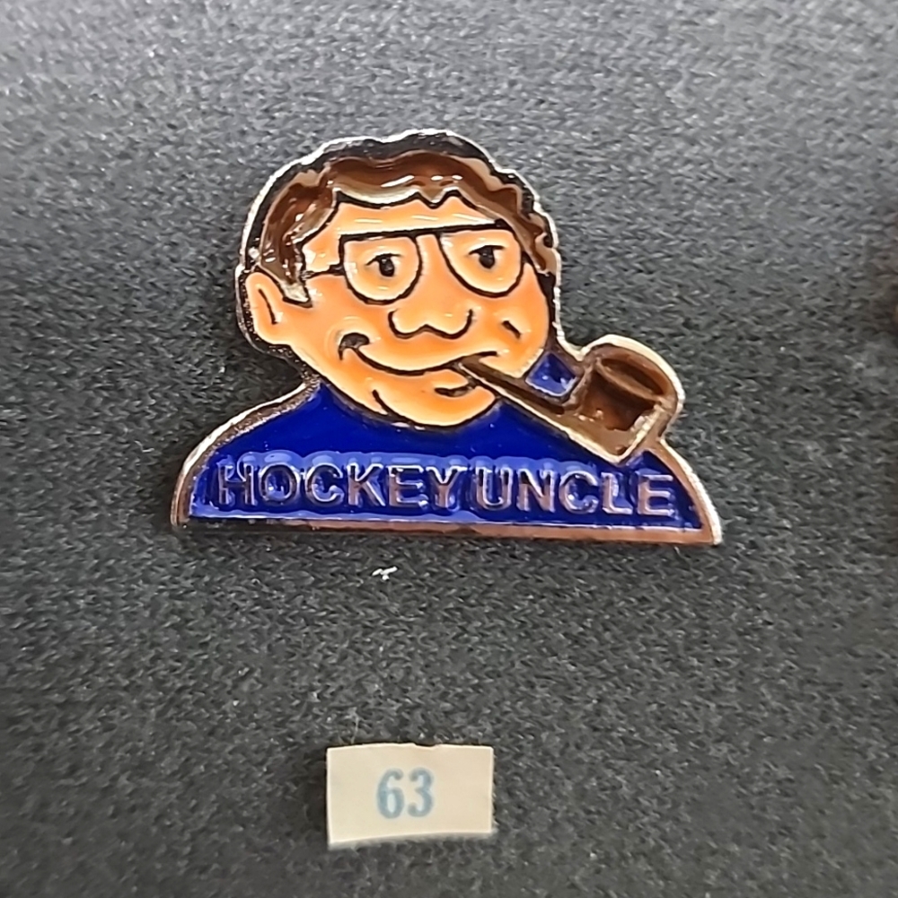 Hockey uncle pin